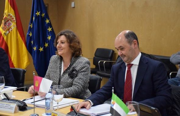 El-Gobierno-de-Castilla-La-Mancha-destaca-el-compromiso-comun-de-las-administraciones-por-definir-un-clima-regulatorio-que-facilite-la-inversion