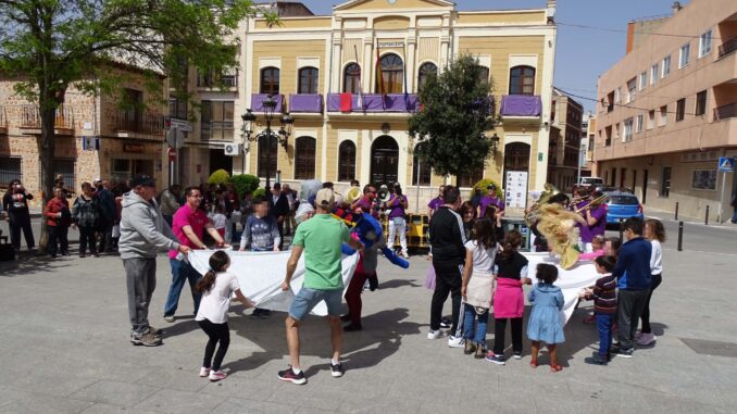 Quintanar-vuelve-a-mantear-a-los-peleles-por-Pascua-de-Resurreccion