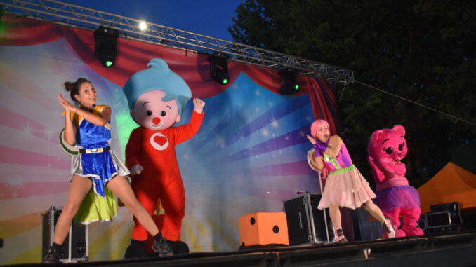Luli-Pampin-hizo-bailar-y-divertirse-a-los-mas-peques-de-Quintanar-de-la-Orden