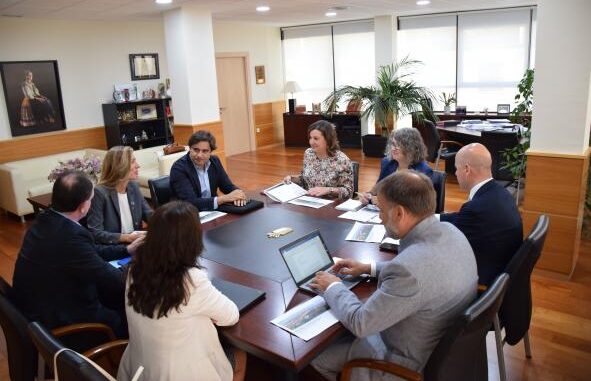 El-Gobierno-de-Castilla-La-Mancha-traslada-a-Holcim-su-compromiso-en-el-apoyo-a-la-inversion-en-sostenibilidad-en-sus-plantas-en-la-region