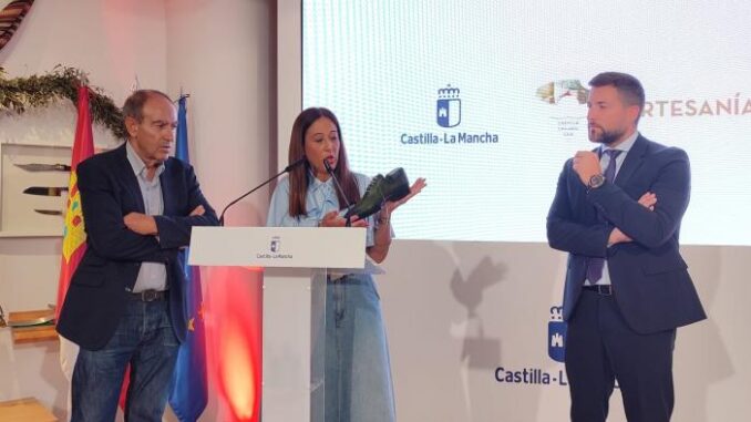 El-Gobierno-regional-valora-el-peso-economico-del-sector-del-calzado-de-Almansa-y-su-internacionalizacion-superando-los-90-millones-de-euros-en-2022
