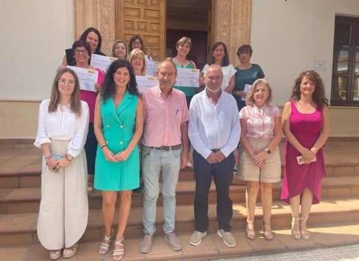 El-Gobierno-regional-y-el-Ayuntamiento-de-Barrax-reconocen-la-importante-aportacion-a-los-servicios-municipales-del-ultimo-RECUAL-especializado-en-textil