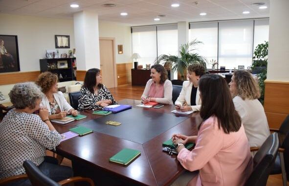El-Gobierno-de-Castilla-La-Mancha-y-FADEMUR-comparten-su-compromiso-comun-por-el-emprendimiento-femenino-en-zonas-rurales