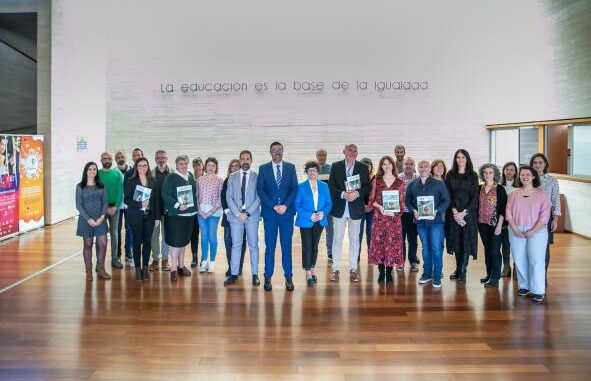 El-Gobierno-regional-realizara-unas-4.000-acciones-formativas-a-lo-largo-del-presente-curso-escolar-para-formar-a-mas-de-30.000-profesores