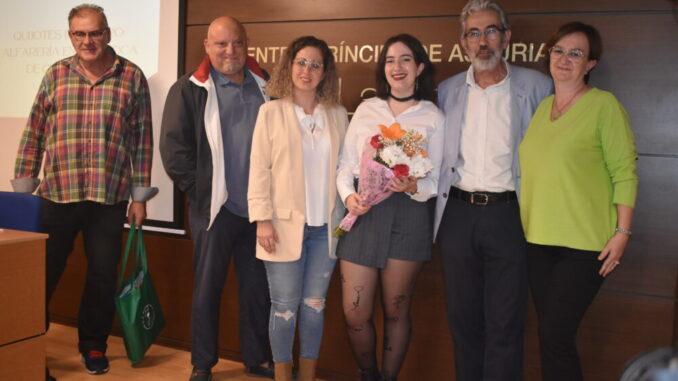 Jimena-Gonzalez-descubre-la-importancia-del-barro-y-la-alfareria-en-la-obra-de-Cervantes