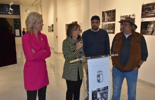 La-exposicion-que-Jesus-Canas-y-Diego-Castillejo-dedican-a-la-calle-Carreteria-se-puede-visitar-ya-en-la-Sala-Iberia