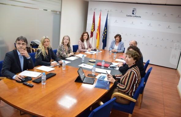 El-Ejecutivo-regional-pone-a-disposicion-de-Hydnum-Steel-sus-programas-de-FP-para-cualificar-al-70-por-ciento-de-los-perfiles-profesionales-que-requerira-la-factoria-de-Puertollano