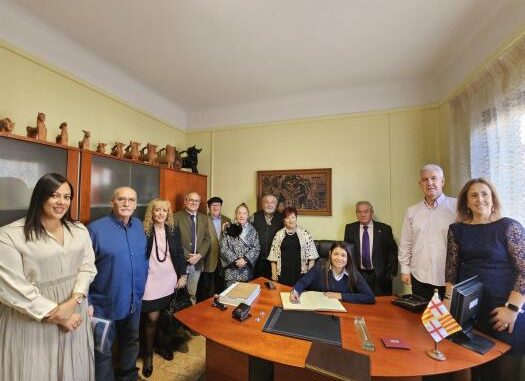 El-Gobierno-regional-recibe-el-premio-‘Quijote-2023-de-la-Federacion-de-Comunidades-Originarias-de-Castilla-La-Mancha-en-Cataluna