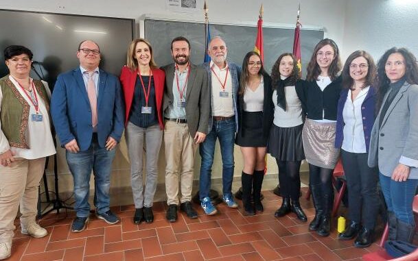El-delegado-de-la-Junta-felicita-al-instituto-Liceo-Caracense-por-ser-reconocido-como-Centro-Embajador-del-Parlamento-Europeo