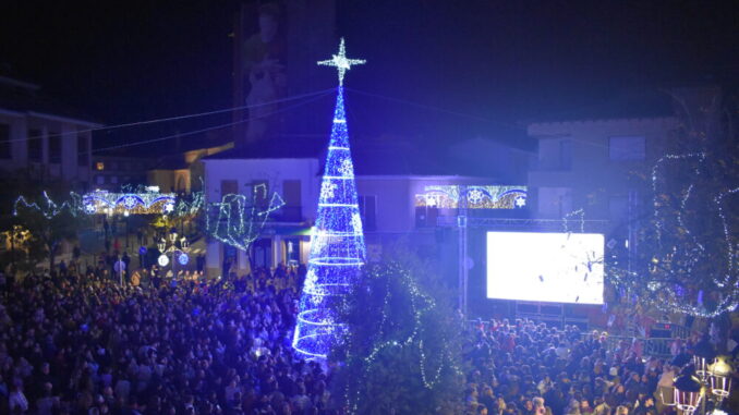 El-encendido-de-luces-da-comienzo-a-la-Navidad-2023-2024-en-Quintanar-de-la-Orden