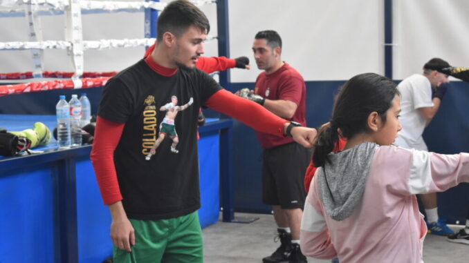 Nuestro-campeon-Antonio-Collado-imparte-una-masterclass-de-boxeo-en-Quintanar-de-la-Orden