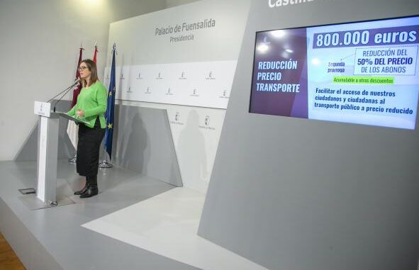 El-Gobierno-regional-destina-800.000-euros-a-la-segunda-prorroga-del-descuento-del-50-por-ciento-para-los-abonos-de-transportes-en-las-lineas-de-titularidad-autonomica