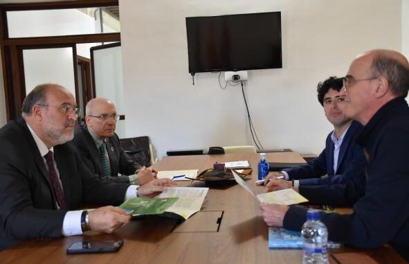 El-Gobierno-regional-se-interesa-por-el-trabajo-de-‘Proyecto-Arraigo-para-atraer-nuevos-pobladores-a-municipios-afectados-por-la-despoblacion
