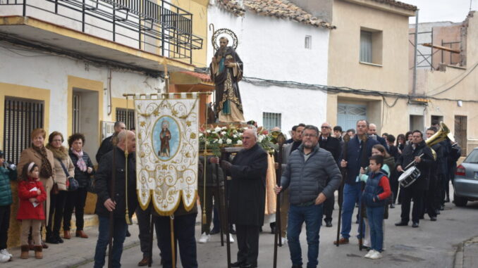 FOTOS-San-Anton-sale-por-las-calles-de-Quintanar-de-la-Orden-para-celebrar-su-festividad