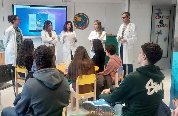 El-Hospital-de-Guadalajara-da-a-conocer-al-alumnado-del-IES-Castilla-distintos-servicios-hospitalarios-y-las-opciones-educativas-y-laborales-que-ofrece