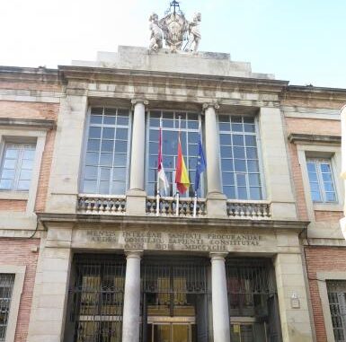 Castilla-La-Mancha-es-la-segunda-Comunidad-Autonoma-que-mas-ha-reducido-el-peso-de-la-deuda-publica-en-los-ultimos-cuatro-anos-al-cierre-de-2023