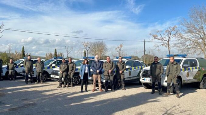 El-Gobierno-de-Garcia-Page-entrega-cinco-nuevos-vehiculos-al-Cuerpo-de-Agentes-Medioambientales-de-la-provincia-de-Ciudad-Real