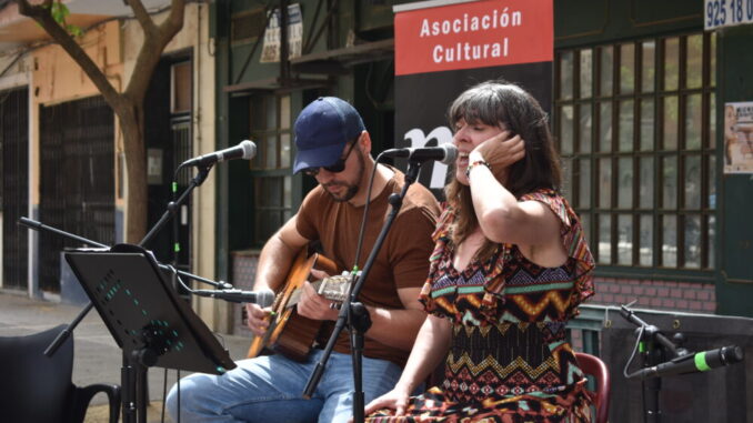 Micro-Abierto-cumple-con-las-expectativas-en-una-manana-soleada-y-con-mucha-musica