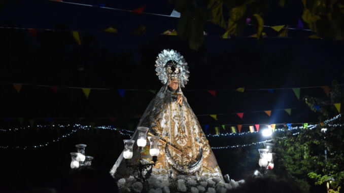 La-Virgen-de-la-Piedad-viste-su-Manto-del-Colera-en-la-Procesion-de-la-Fiesta-de-la-Subida-en-Quintanar-de-la-Orden