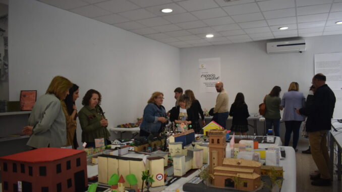 Los-estudiantes-de-6o-de-Primaria-del-Colegio-Ntra.-Sra.-de-los-Dolores-de-Quintanar-de-la-Orden-presentan-Quintanar-de-la-Orden-en-maqueta