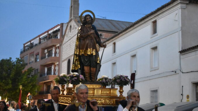 Quintanar-de-la-Orden-da-el-pistoletazo-de-salida-a-las-fiestas-en-honor-a-San-Isidro-con-un-desfile-inaugural-de-carrozas