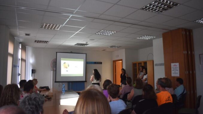 La-nutricionista-Beatriz-Rodriguez-imparte-el-taller-de-nutricion-en-Quintanar-de-la-Orden