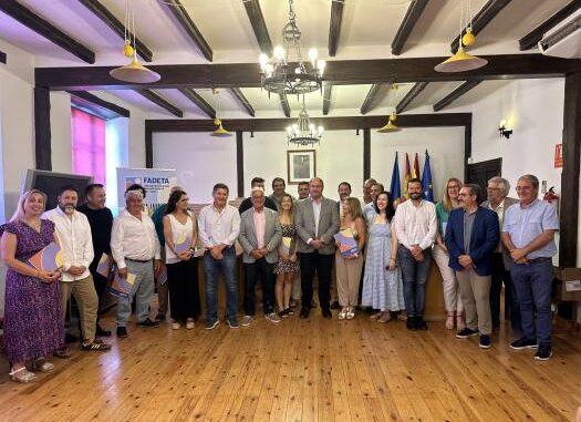El-Gobierno-regional-impulsa-junto-a-FADETA-doce-nuevos-contratos-de-ayuda-a-emprendedores-que-tendran-casi-un-millon-de-euros-de-inversion