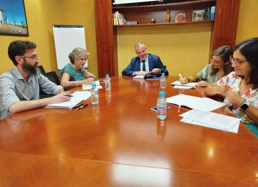 El-Gobierno-regional-recoge-aportaciones-de-los-colegios-oficiales-de-Arquitectos-e-Ingenieros-de-Caminos-para-el-diseno-de-las-‘Entidades-Colaboradoras