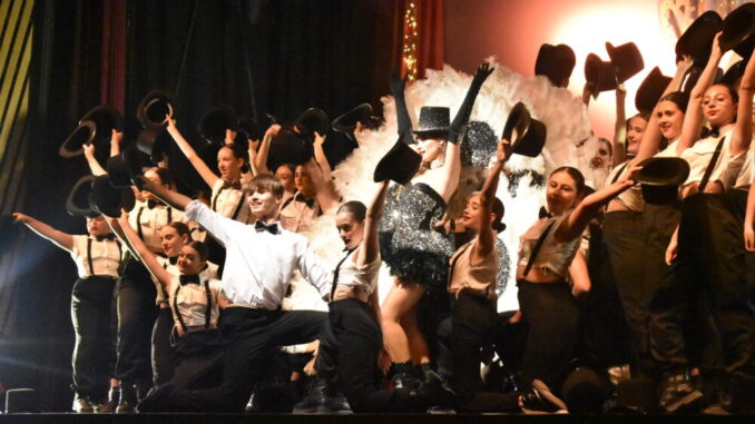 La-Escuela-de-Danza-Maria-Mota-deslumbra-con-la-representacion-del-musical-Moulin-Rouge-en-cuatro-unicas-sesiones