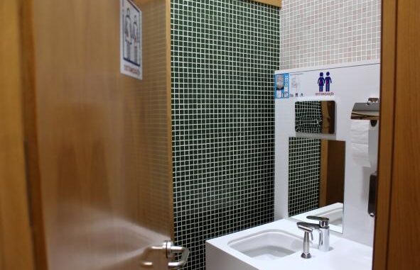 El-Gobierno-regional-adapta-un-cuarto-de-bano-para-personas-con-ostomias-en-el-Palacio-de-Medrano-sede-de-la-Junta-en-Ciudad-Real