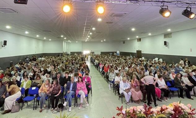 Blanca-Fernandez-reivindica-el-trabajo-con-mayusculas-no-remunerado-que-desarrollan-a-diario-las-amas-de-casa-en-el-hogar-y-los-cuidados