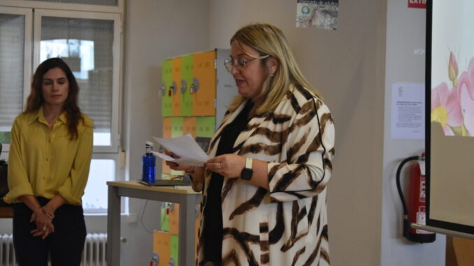 Inaugurada-la-Exposicion-Todas-hacemos-historia-en-la-Biblioteca-de-Quintanar-de-la-Orden-tras-la-celebracion-de-Hablemos-sobre-Menopausia