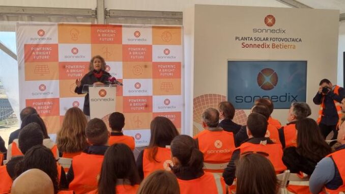 El-Gobierno-de-Castilla-La-Mancha-destaca-que-las-energias-‘renovables-son-un-sector-estrategico-que-atrae-riqueza-y-crea-empleo