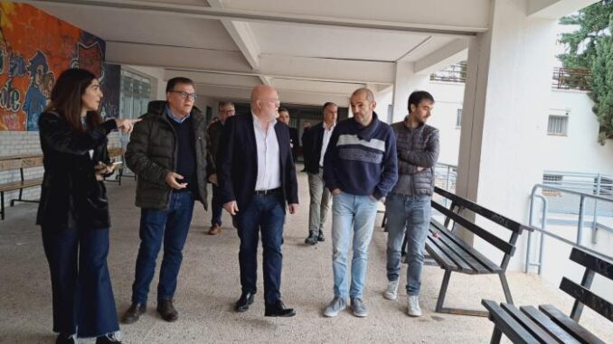 El-Gobierno-de-Castilla-La-Mancha-invierte-cerca-de-143.000-euros-para-mejorar-la-accesibilidad-del-IES-Melchor-de-Macanaz-de-Hellin