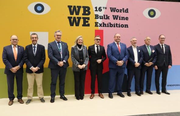 El-Gobierno-regional-apoya-a-las-17-empresas-y-cooperativas-que-participan-en-la-feria-internacional-del-vino-Bulk-Wine-Exhibition