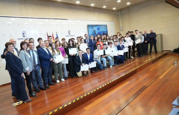 El-Gobierno-regional-destaca-los-logros-capacidad-y-contribucion-de-los-reconocidos-con-los-Premios-Extraordinarios-de-ESO-Bachillerato-y-Ensenanzas-Artisticas