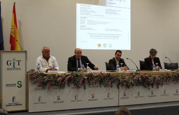 El-Hospital-General-de-Tomelloso-acoge-una-charla-sobre-estilos-de-vida-saludables-y-control-de-la-diabetes-con-Sancho-Panza-como-protagonista