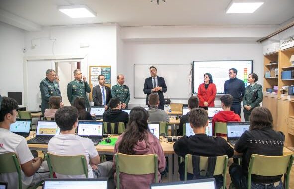 Un-total-de-74-centros-educativos-de-la-region-estan-desarrollando-actualmente-proyectos-de-innovacion-sobre-el-uso-responsable-de-las-tecnologias