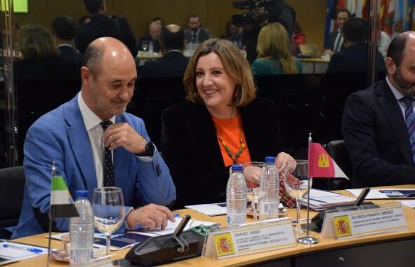 Castilla-La-Mancha-valora-la-unidad-autonomica-para-aprobar-la-ordenanza-tipo-de-comercio-y-expone-sus-avances-en-simplificacion-administrativa
