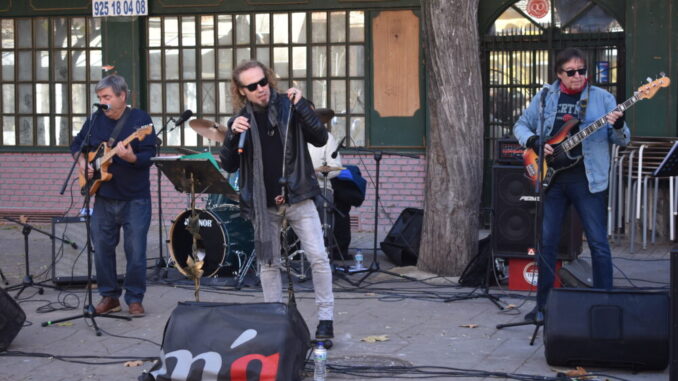 Lou-Morini-and-Band-ameniza-la-manana-con-buena-musica-y-ambiente-en-Quintanar-de-la-Orden