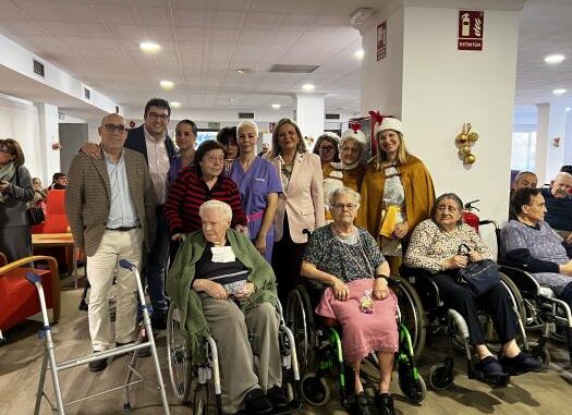 divEl-Gobierno-de-Castilla-La-Mancha-felicita-la-Navidad-a-los-mayores-de-la-residencia-Gregorio-Maranon-de-Ciudad-Realdiv