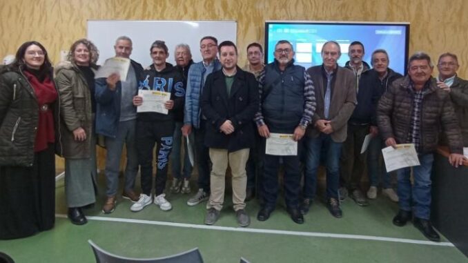 El-Gobierno-regional-ayuda-a-reordenar-el-transito-de-vehiculos-y-peatones-en-la-Avenida-de-Valencia-de-Caudete