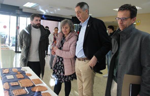 Inaugurada-la-exposicion-‘Las-maximas-del-mundo-antiguo-rescatadas-para-‘Delegacion-Abierta-por-el-IES-Isabel-Perillan-y-Quiros-de-Campo-de-Criptana