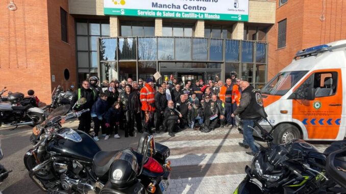 Los-Motoreyes-llegan-al-Hospital-Mancha-Centro-de-Alcazar-de-San-Juan-con-regalos-para-los-mas-pequenos