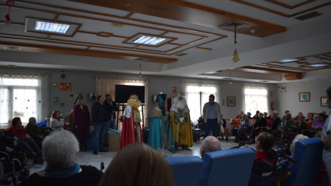 SSMM-Los-Reyes-Magos-visitan-las-residencias-y-el-Convento-de-las-Monjas-Trinitarias-en-Quintanar-de-la-Orden