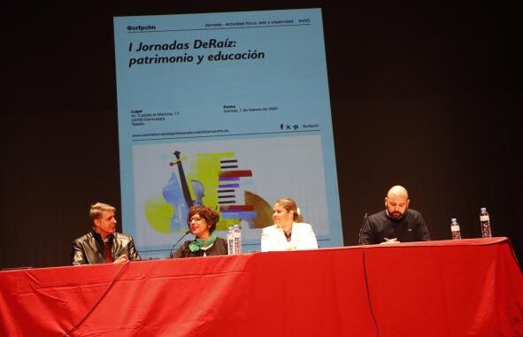Casi-200-docentes-se-forman-en-conocimiento-de-la-nueva-materia-sobre-folclore-que-ofrece-el-Gobierno-regional-en-los-tres-primeros-cursos-de-la-ESO
