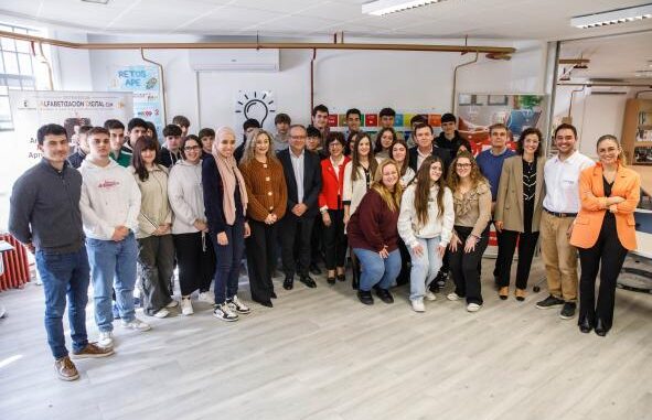 El-Gobierno-regional-impulsa-la-formacion-sobre-ciberseguridad-y-alfabetizacion-mediatica-en-las-aulas-con-140-talleres-hasta-2026