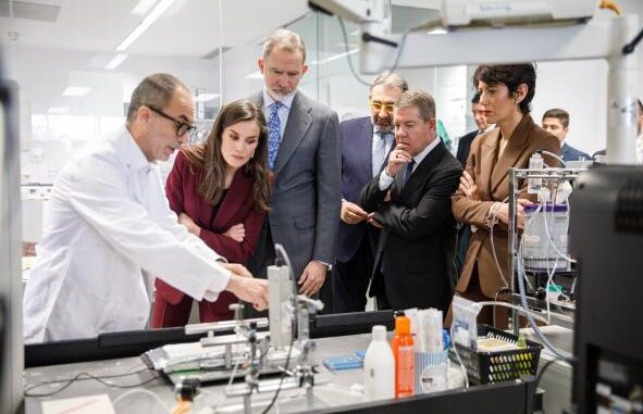Sus-Majestades-los-Reyes-de-Espana-visitan-el-Hospital-Nacional-de-Paraplejicos-centro-referente-en-tratamiento-e-investigacion-en-lesion-medular