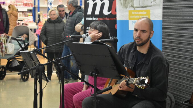 Bendita-Bandita-ameniza-la-manana-en-el-Mercado-de-Abastos-de-Quintanar-de-la-Orden