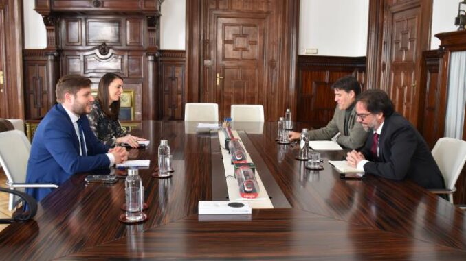 El-Gobierno-regional-propone-a-Renfe-mejoras-de-movilidad-para-areas-urbanas-y-rurales